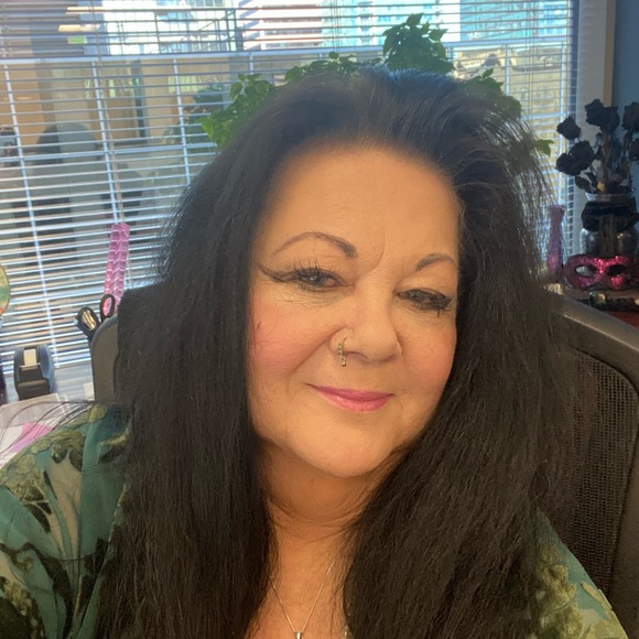 Meet your Posher, Rae - Picture 2 of 3